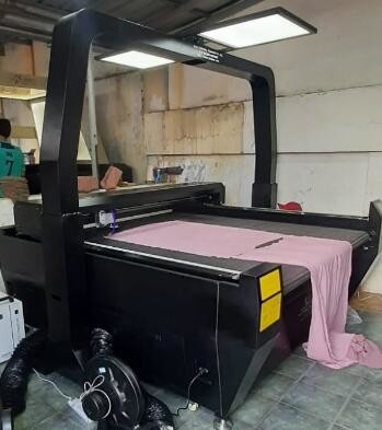 Baskı Başörtüsü / Eşarp / Pashmina Dengan / El Eşarpları için Yüksek Hızlı Galvo Lazer Makinesi